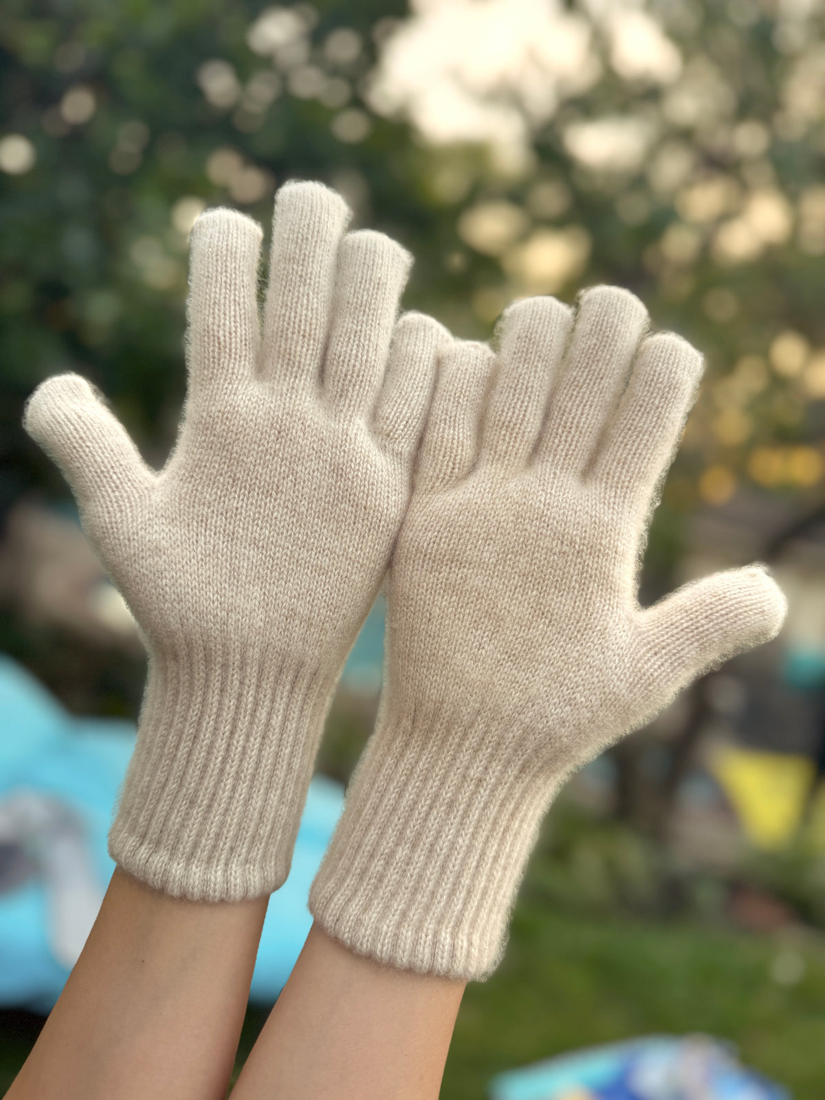 Luxurious Cashmere Gloves for Men & Women – Made from Mongolian Dye-Free Natural Cashmere